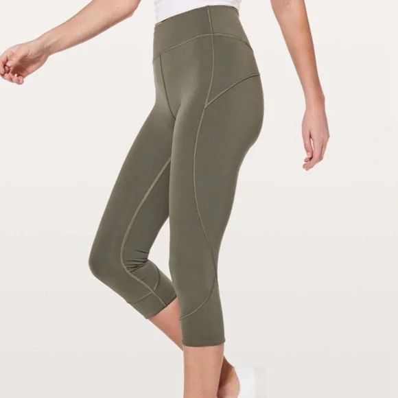 Lululemon In Movement Crop - Picture 1 of 9